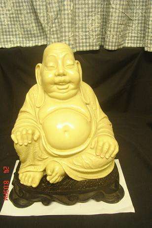 STUNNING LARGE BUDDAH ORNAMENT ON STAND WEIGHS 9.5KG
