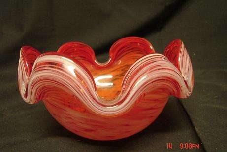 LOVELY MURANO/VENETIAN GLASS BOWL WITH SCALLOPED EDGES