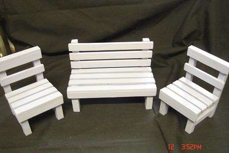 BARBIES GARDEN FURNITURE