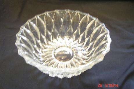 PRETTY GLASS SNACK BOWL