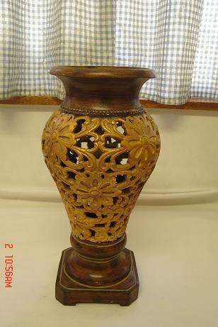 STUNNING DECORATIVE VASE TO ADD TO YOUR COLLECTION