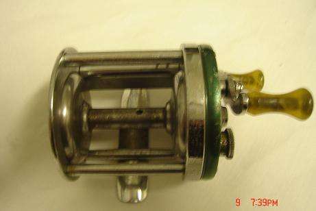 VINTAGE SHAKESPEARE MARHOFF 1964 FISHING REEL