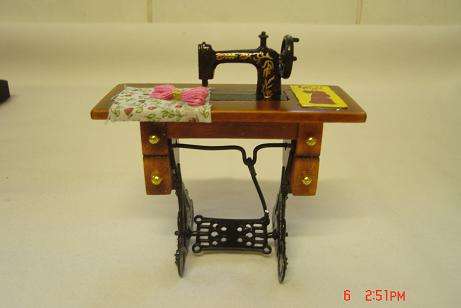 MINIATURE SEWING MACHINE FOR YOUR DOLLS HOUSE