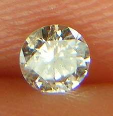 DIAMOND  - 0.10 CARAT LIGHT BROWN, SI3  ROUND BRILLIANT DIAMOND 3.03 x1.76mm