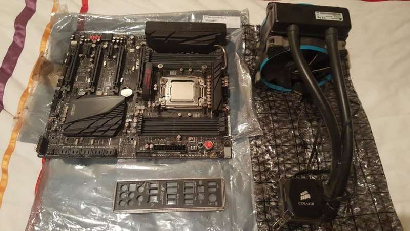ASUS X79 RAMPAGE Black Edition + i7 4930K + Corsair Watercooling