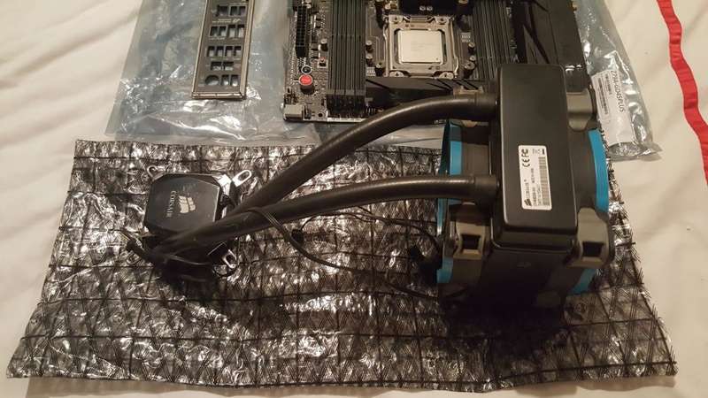 ASUS X79 RAMPAGE Black Edition + i7 4930K + Corsair Watercooling