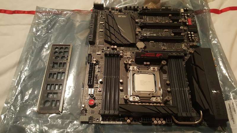 ASUS X79 RAMPAGE Black Edition + i7 4930K + Corsair Watercooling