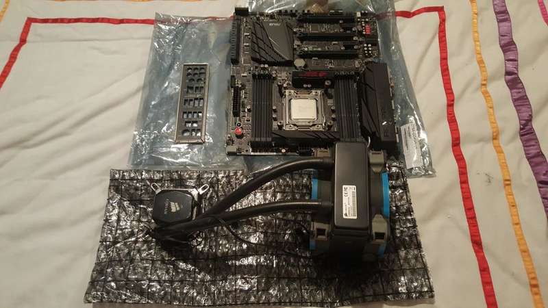 ASUS X79 RAMPAGE Black Edition + i7 4930K + Corsair Watercooling