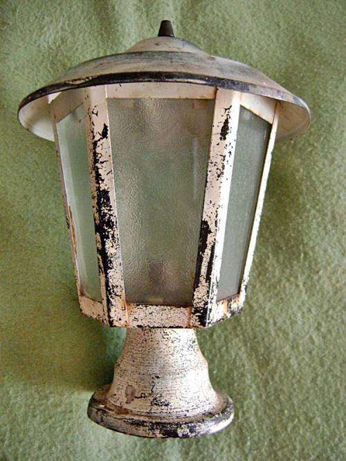 OUTDOOR POST LAMP - VINTAGE ?