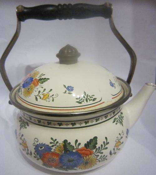 Lovely old vintage enamel tea pot