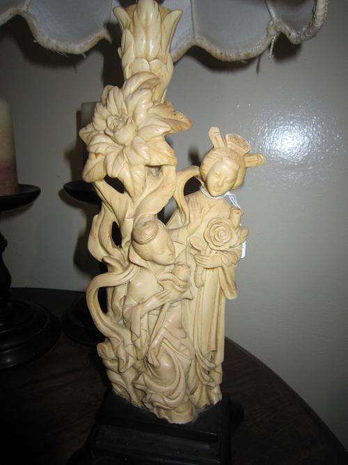 Stunning chinese resin figurine lamp