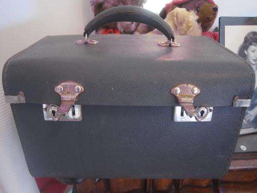 Vintage vanity case