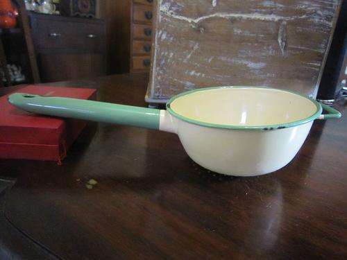 Medium Enamel Pot Strainer/Sieve