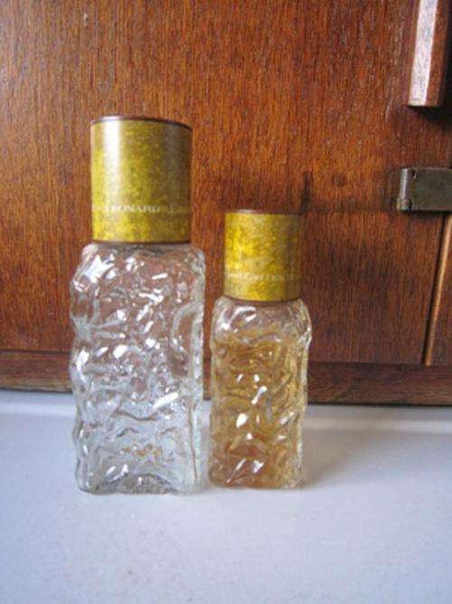 2 FACTICE PERFUME BOTTLES OF LEONARD PARFUMS PARIS ITEM NO 144