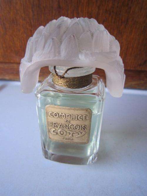 COTY COMPLICE DE FRANCOIS (RENE LALIQUE I THINK) FACTICE PERFUME BOTTLE  ITEM NO 154