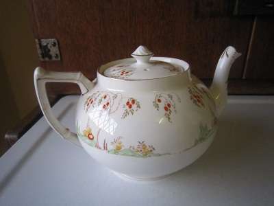 STUNNING BELL CHINA HANDPAINTED TEAPOT   ITEM NO 513