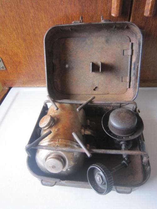 VINTAGE SUITCASE PRIMUS STOVE  ITEM NO 723