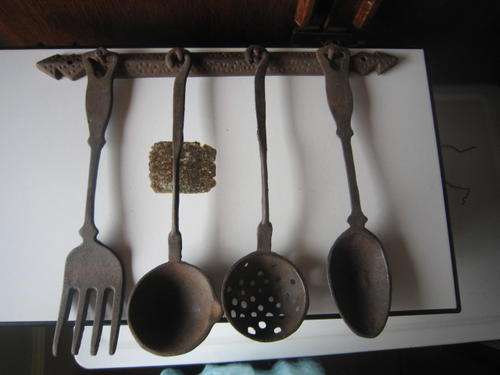 STUNNING ARTS AND CRAFTS CAST IRON HANGING SPOON SET  ITEM NO 956