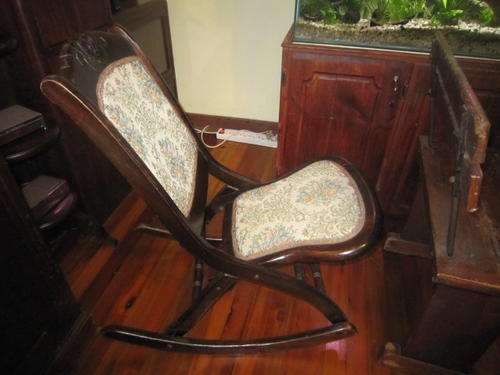 STUNNING AMERICAN VINTAGE ROCKING CHAIR  ITEM NO 964