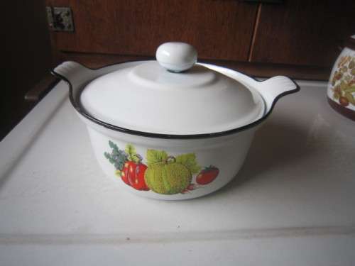 STUNNING CAST IRON AND ENAMEL POT AND LID  ITEM NO 2040