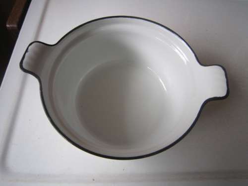 STUNNING CAST IRON AND ENAMEL POT AND LID  ITEM NO 2040