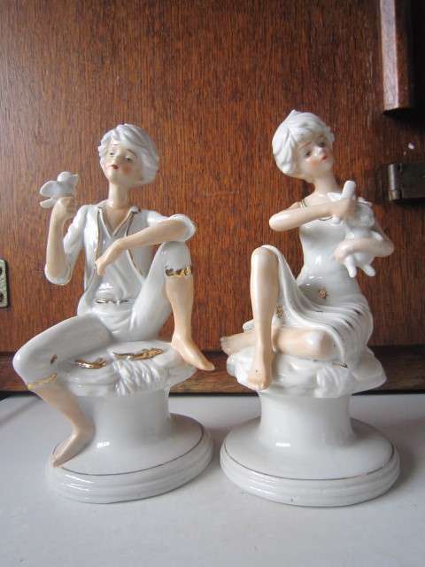 2 CAPO-DI-MONTE BEAUTIFUL MIXED MEDIUM FIGURINES  ITEM NO 2145/46