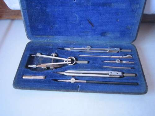 VINTAGE BOXED DRAWING SET