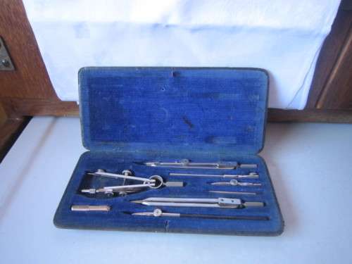 VINTAGE BOXED DRAWING SET