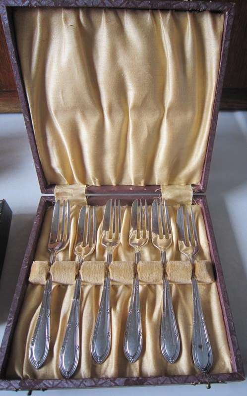 boxed set of 6 cake forks