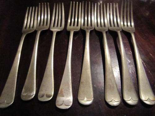 Set of 8 dinner forks