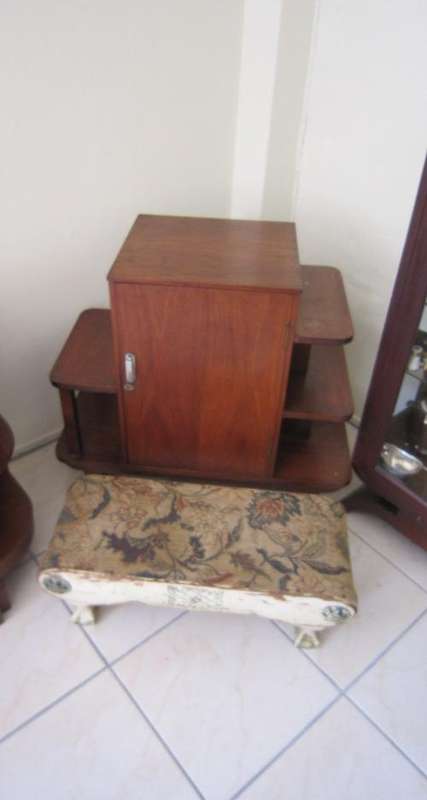 Art deco pedistal/table