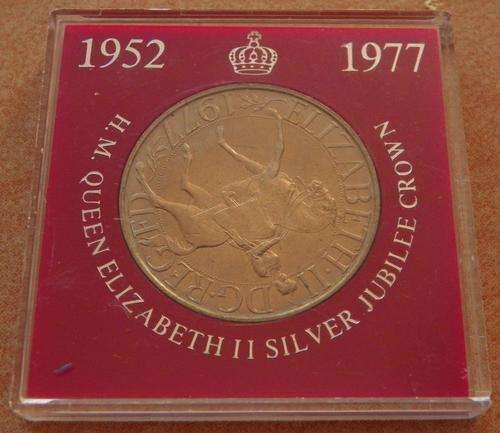 Great Britain 1952 to 1977 QE II Silver Jubilee Crown in Perspex Box