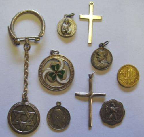Mixed 8 small items star of dawid/crucfix  lucky dip