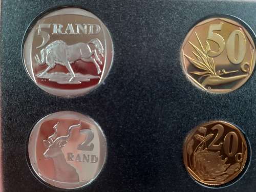 Extremely Beautifull 2001 RSA Proof Set. Only 3 678 Produced. CAT Value R650