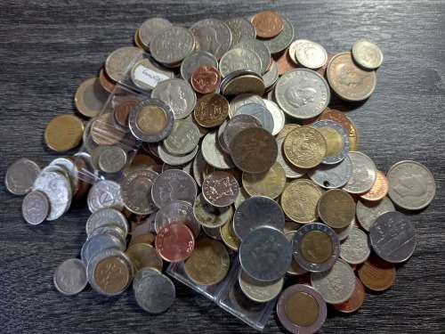 200 International Coins From All Over The World. Bif For The Lot
