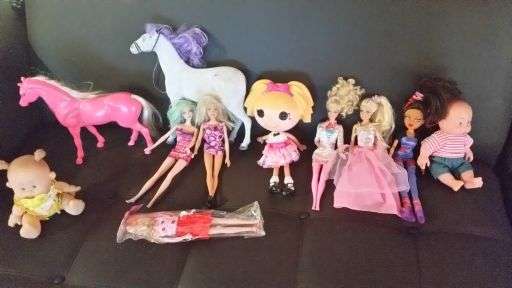 4 Barbies, 1 Brat, 2 horses and others ! Wow!