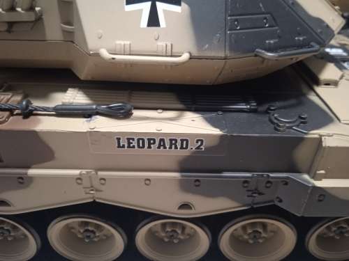 1:20 Scale R/C Simulating Battle Tank