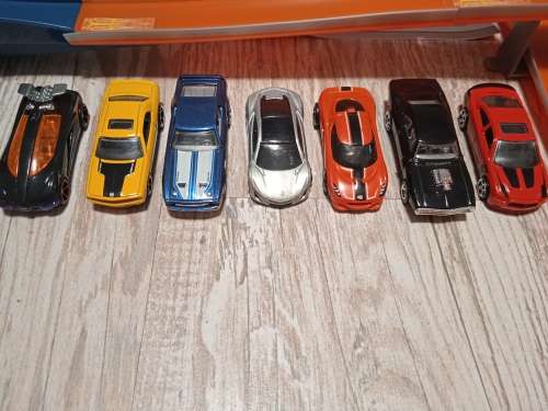 Hotwheels and track