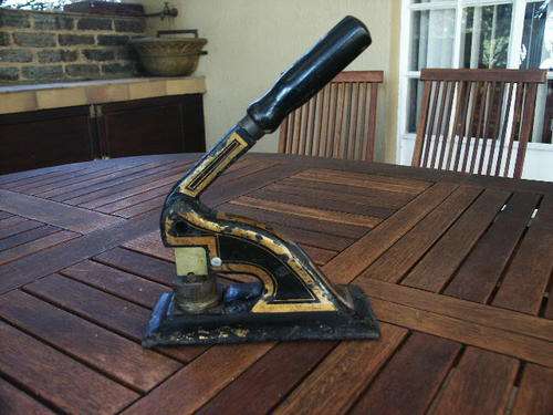 TOOL FOR WAX-SEALING (DIE KOFFIEFONTEINSE KAASFABRIEK)