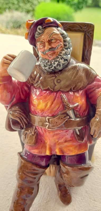 ROYAL DOULTON Figurine - The Foaming Quart HN2162