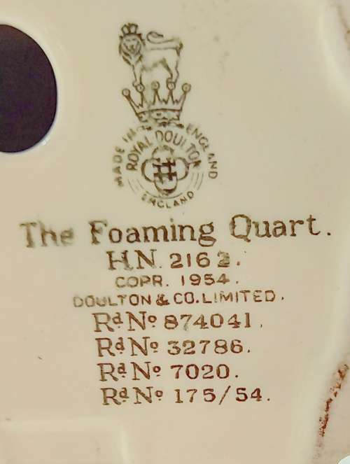 ROYAL DOULTON Figurine - The Foaming Quart HN2162
