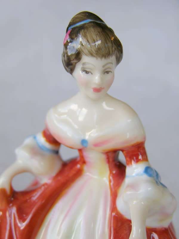 ROYAL DOULTON SMALL FIGURINE - Southern Belle HN3174