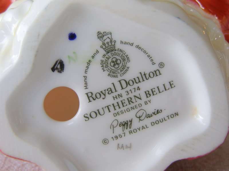 ROYAL DOULTON SMALL FIGURINE - Southern Belle HN3174