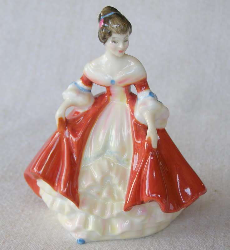ROYAL DOULTON SMALL FIGURINE - Southern Belle HN3174