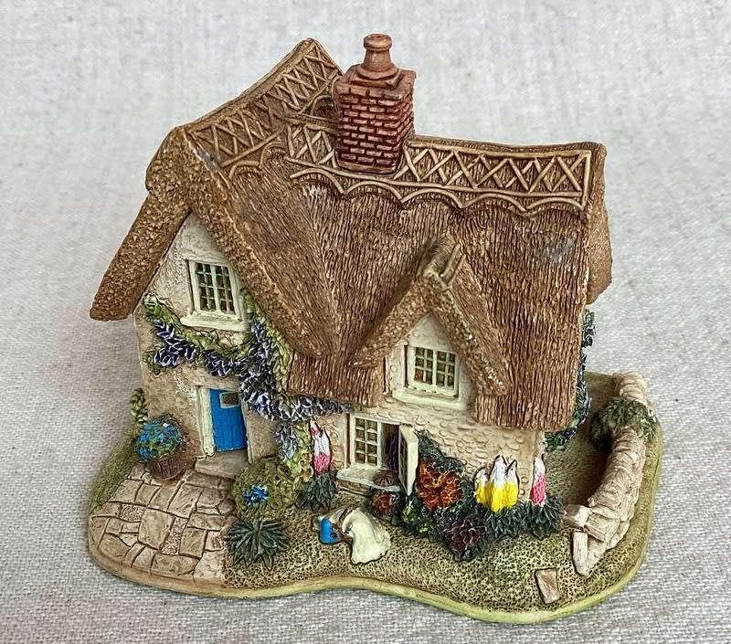 LILLIPUT LANE HOUSE: LITTLE LUPINS