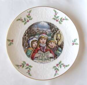 ROYAL DOULTON  Christmas Plate 1981
