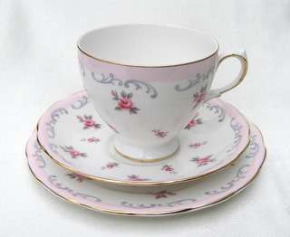 QUEEN ANNE Trio with Pink Roses