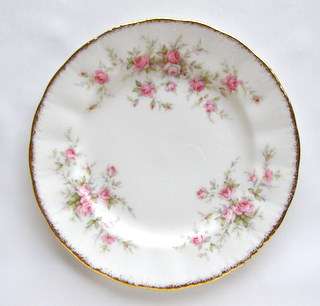 PARAGON Victoriana Rose Teaplate