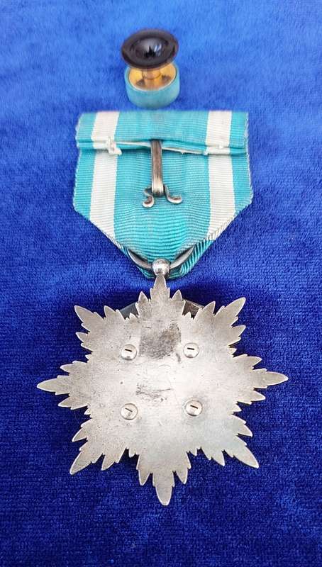 - Scarce Japanese Army order of the Golden Kite Medal 5th Class with a 6th Class Rosette   -