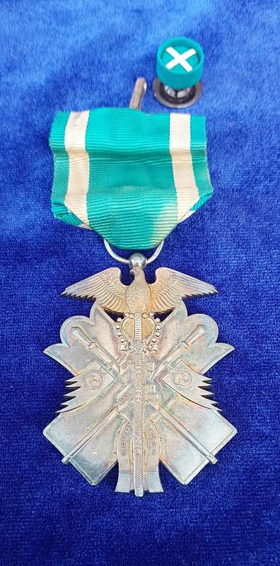 - WW2 Japanese Order of the Golden Kite 7th Class with Rosette Cased -